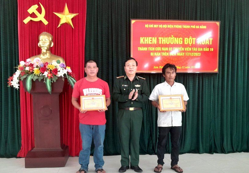 Khen thưởng đột xuất thành tích cứu người bị nạn trên biển