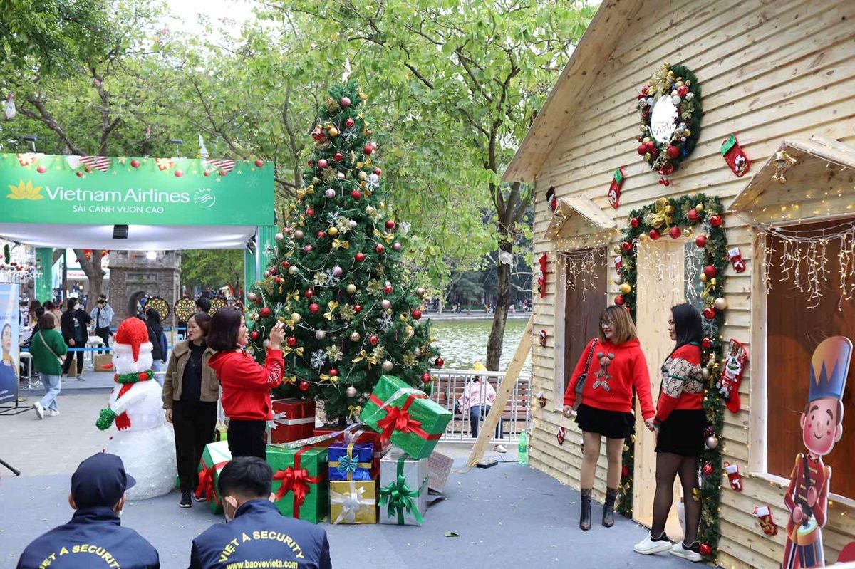 Ngắm tuyết rơi và săn vé máy bay ưu đãi tại “Christmas Fair”