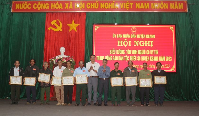 Huyện Kbang, tỉnh Gia Lai biểu dương người có uy tín tiêu biểu