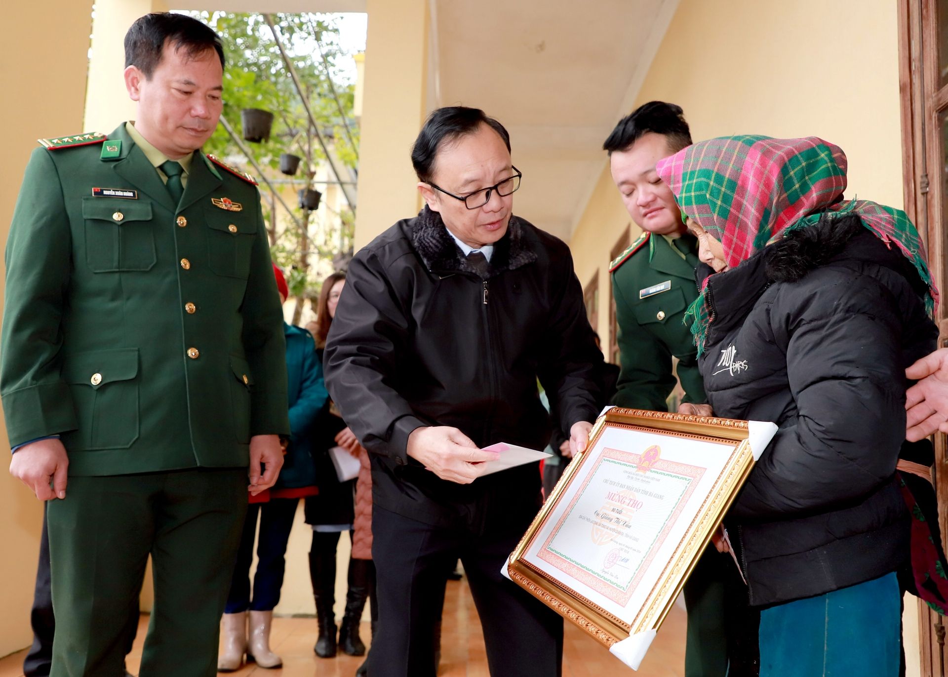 Hà Giang: Các đồng chí lãnh đạo tỉnh thăm, chúc Tết các đơn vị, hộ nghèo, gia đình chính sách