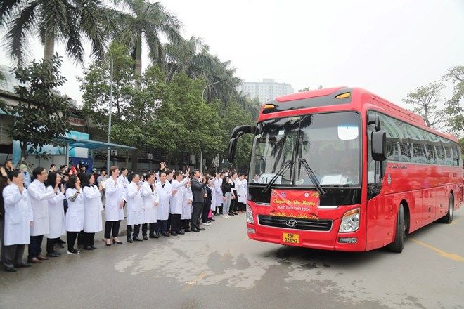 Người bệnh về nhà trên hành trình Chuyến xe yêu thương