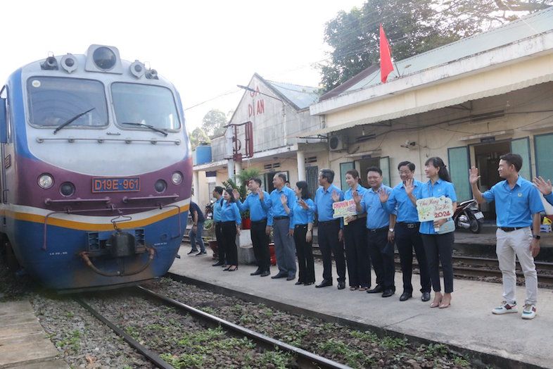 Khởi hành “Chuyến tàu xuân nghĩa tình năm 2024" đưa 200 công nhân Bình Dương về quê ăn Tết