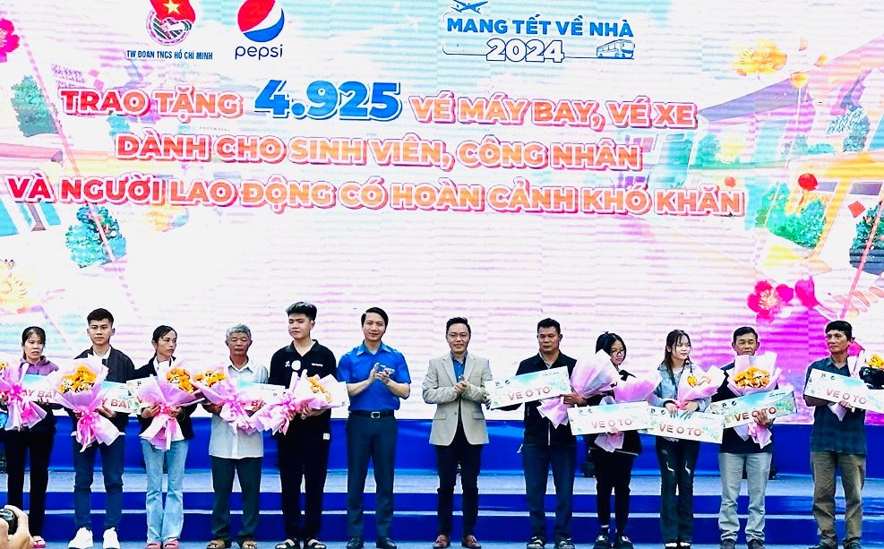 “Mang Tết về nhà” hỗ trợ sinh viên, người lao động khó khăn