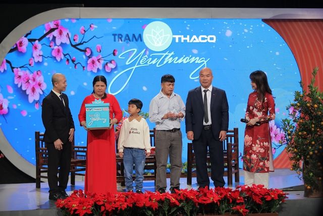  “Trạm yêu thương” mang mùa xuân đến với gia đình khiếm thị nghèo