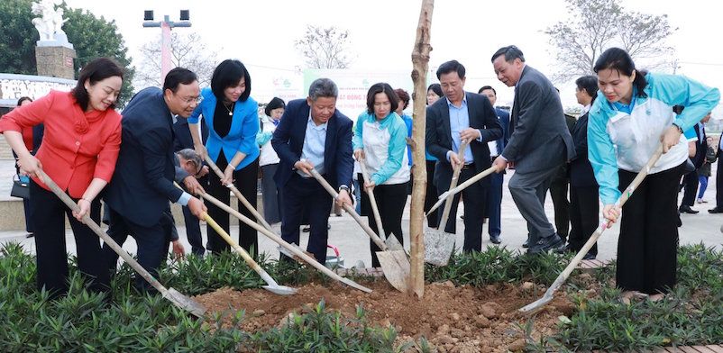 Phụ nữ Thủ đô phấn đấu trồng 7.000 cây xanh, cây ăn trái