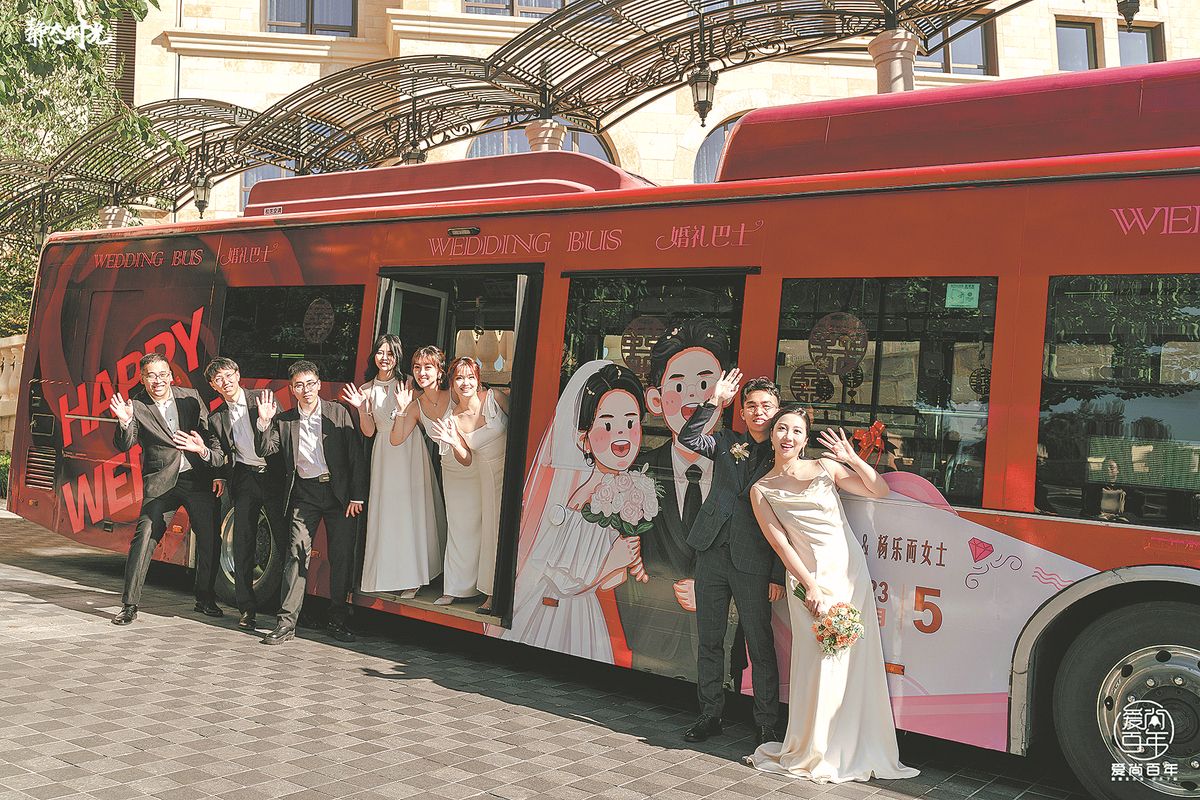 Xe buýt đám cưới – xu hướng mới của giới trẻ Trung Quốc