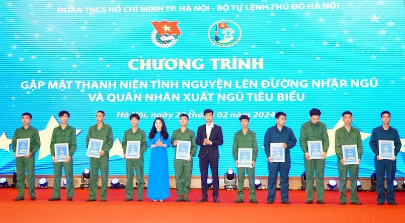 Gặp mặt 110 thanh niên Thủ đô tình nguyện lên đường nhập ngũ tiêu biểu năm 2024