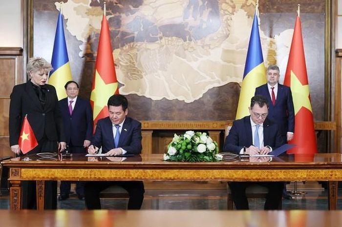 Ký biên bản ghi nhớ hợp tác với Bộ Kinh tế, Doanh nghiệp và Du lịch Romania