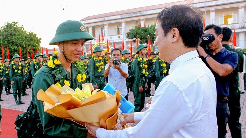 Hàng ngàn thanh niên khu vực Đồng bằng sông Cửu Long lên đường nhập ngũ