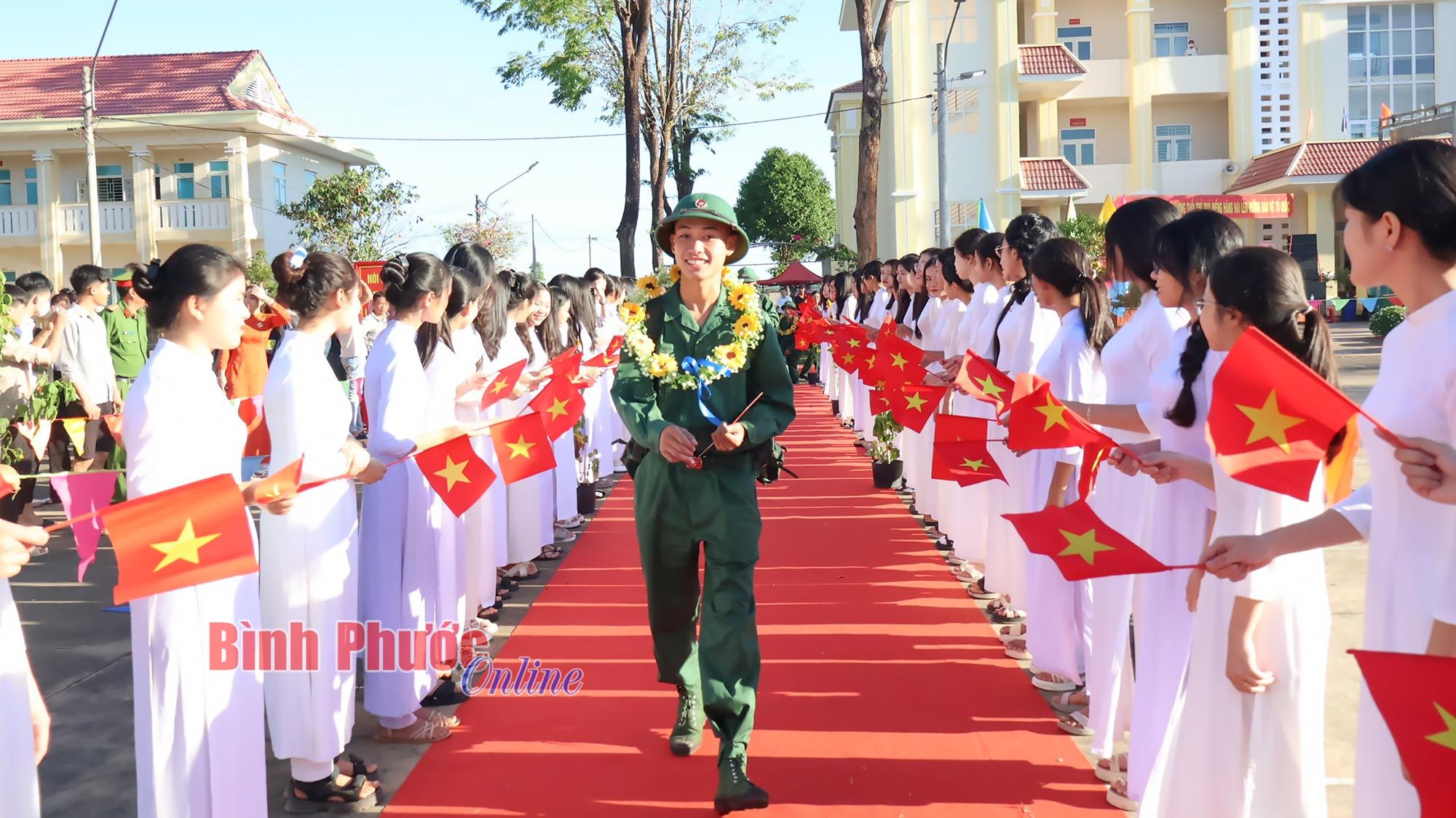 Thanh niên Bình Phước hăng hái lên đường nhập ngũ