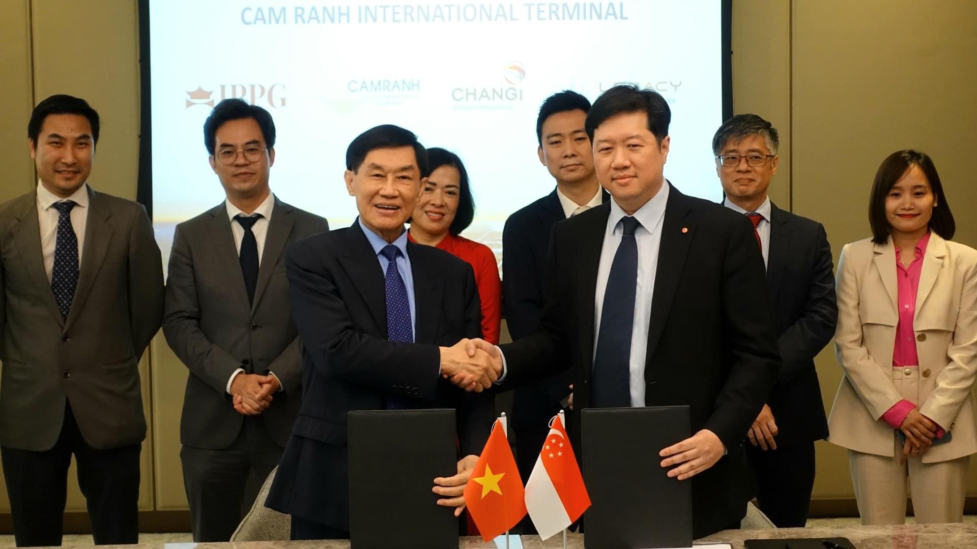 Lễ ký mang tính bước ngoặt giữa Công ty Changi Airport International với Nhà ga quốc tế Cam Ranh