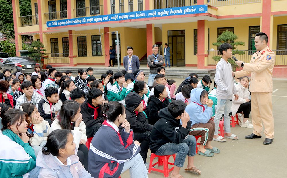 Ngành Giáo dục và Đào tạo tỉnh Yên Bái phát động phong trào thi đua bảo đảm TTATGT