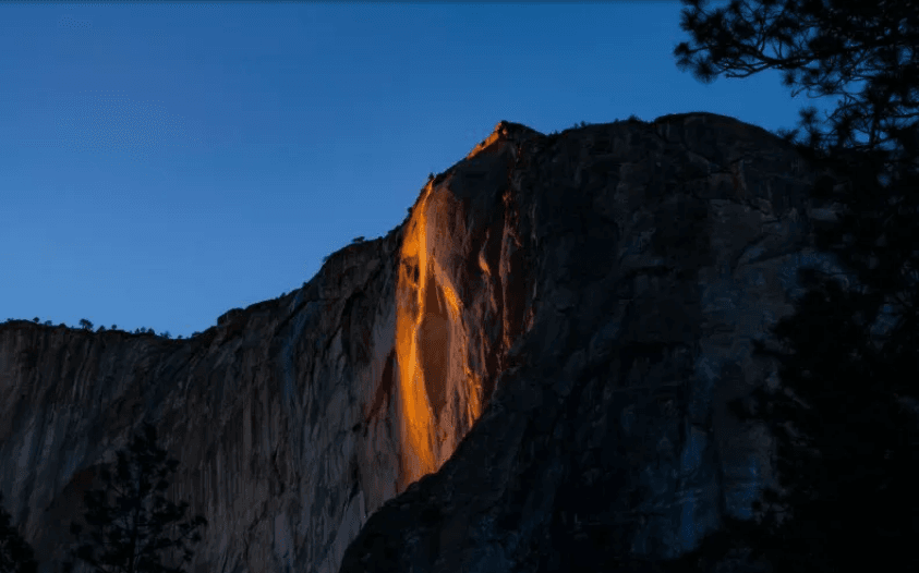 “Thác lửa” ở công viên Yosemite (Mỹ)