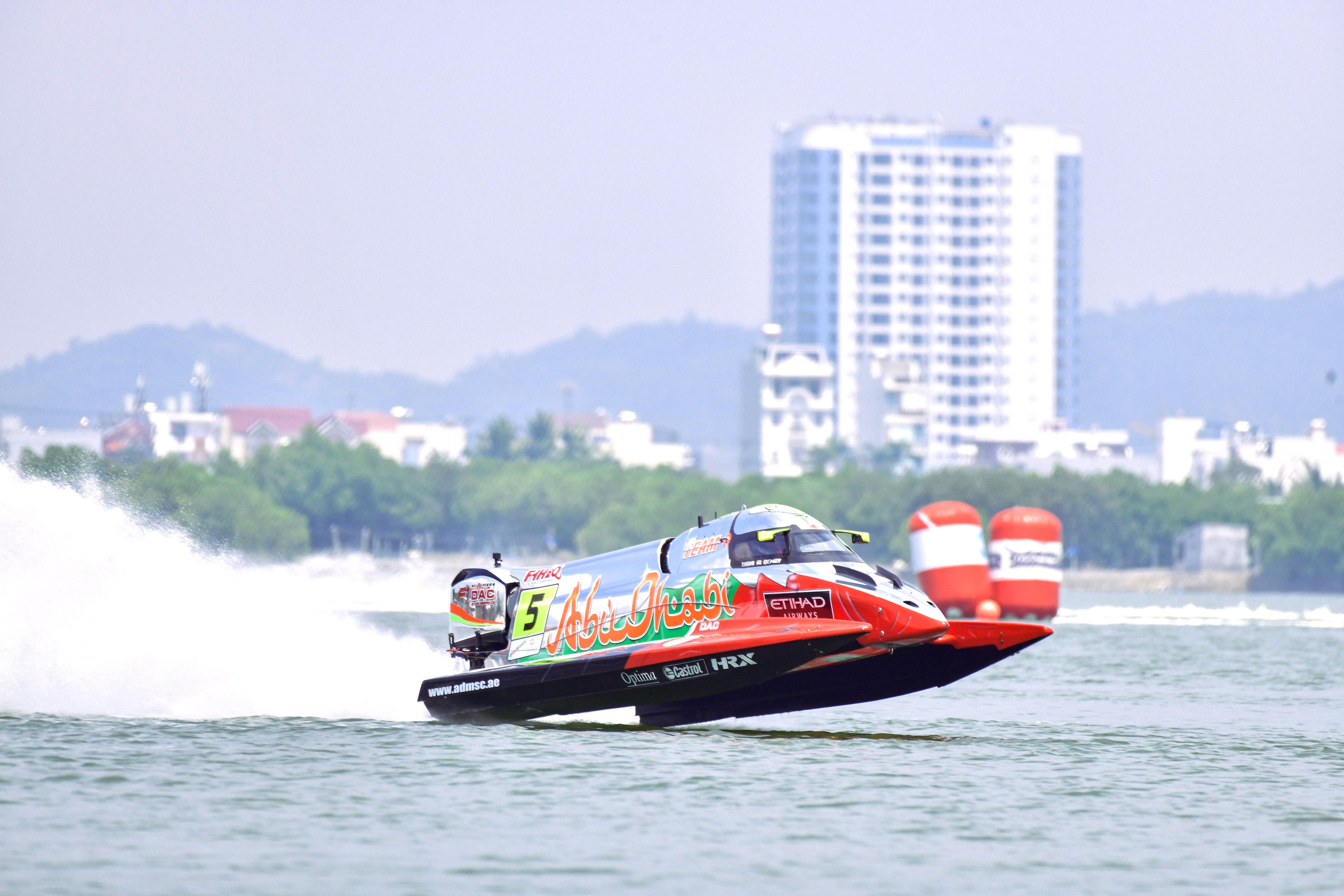 Vòng phân hạng giải đua thuyền máy UIM F1H2O: Đội Bình Định giành vị trí thứ 2 và 3 
