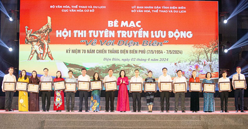 Bế mạc Hội thi Tuyên truyền lưu động toàn quốc “Về với Điện Biên”