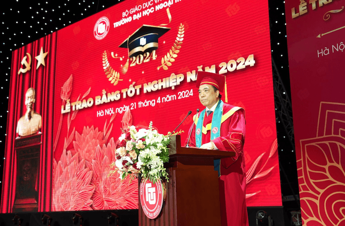 Trường Đại học Ngoại thương trao bằng tốt nghiệp đợt 1 cho hơn 1.300 cử nhân