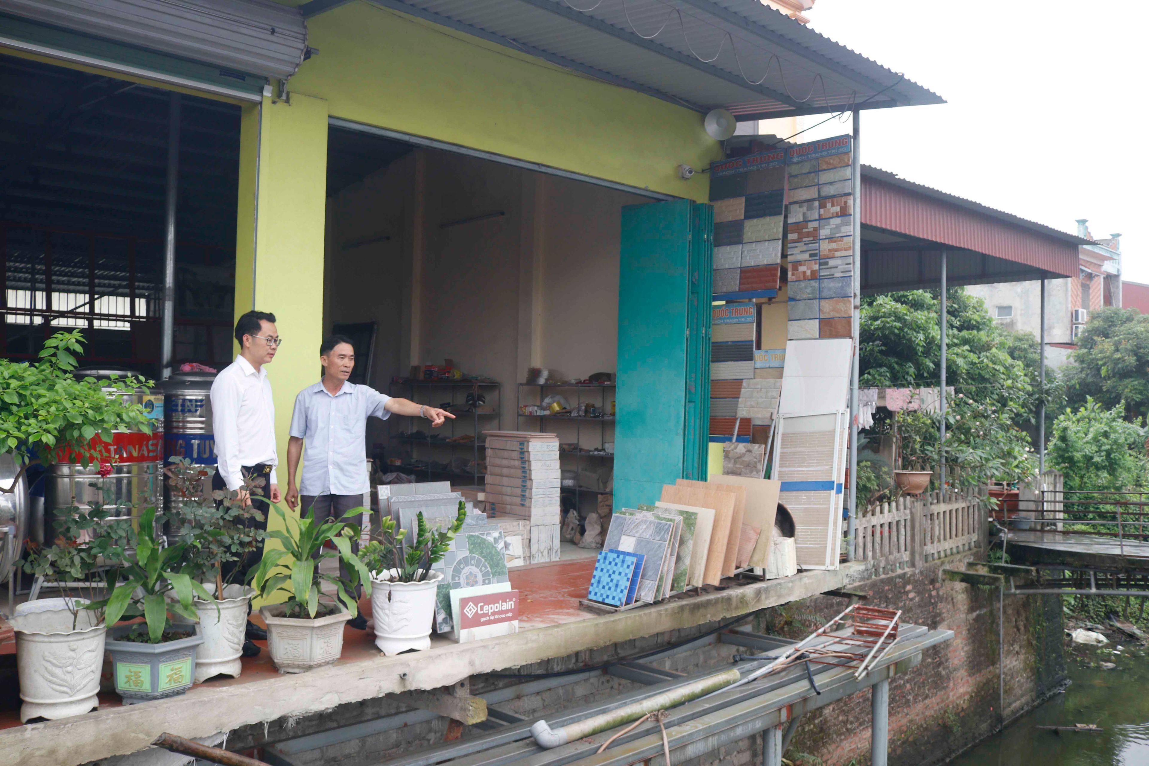 Ninh Giang: Đảng viên, nhân dân gương mẫu tháo dỡ các công trình vi phạm hệ thống thủy lợi