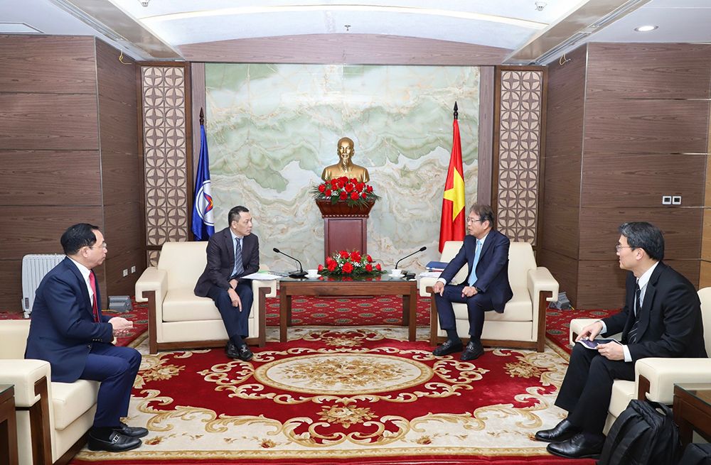 Chủ tịch HĐTV EVN Đặng Hoàng An làm việc với lãnh đạo Hyosung Việt Nam