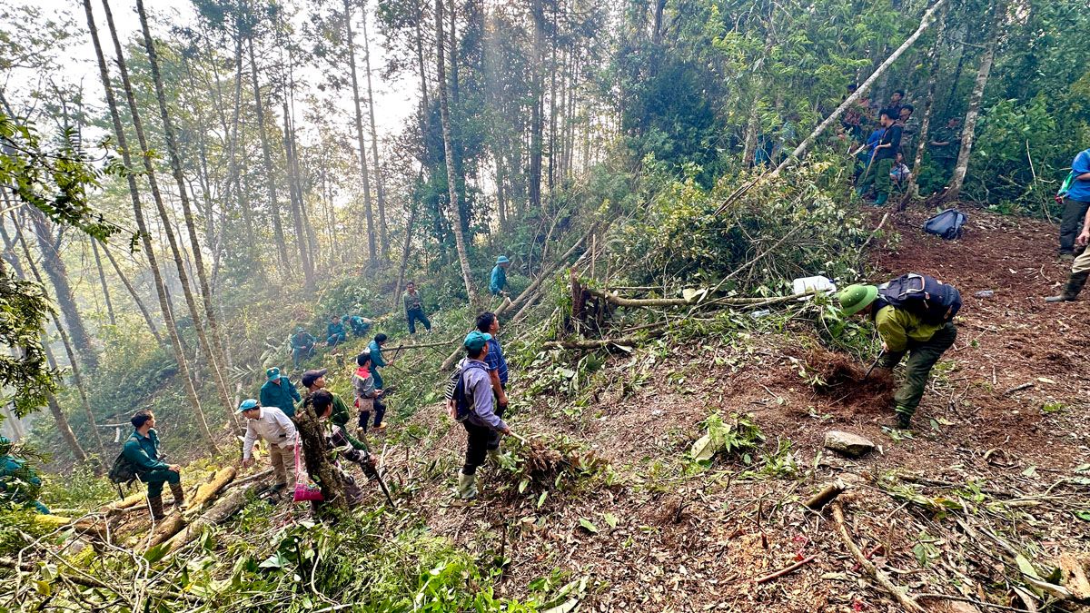Hà Giang: Hơn 1 nghìn người tập trung chữa cháy rừng trên đỉnh Tây Côn Lĩnh