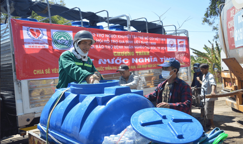 Lan tỏa nghĩa tình trong hạn, mặn