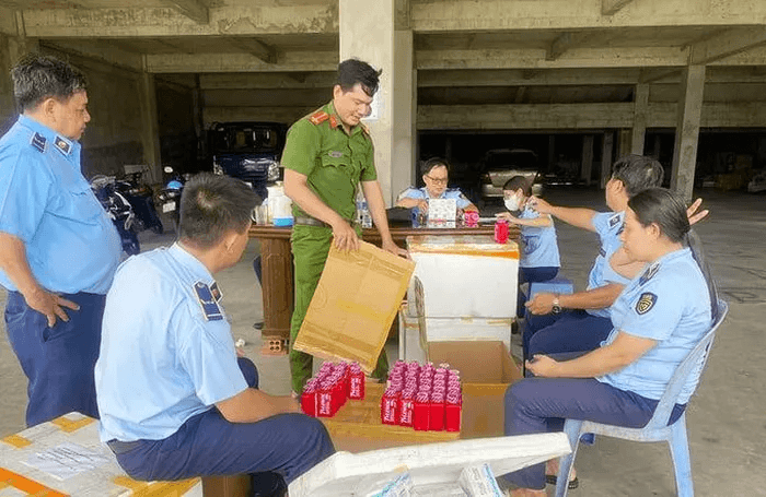 Tạm giữ số lượng lớn hàng hoá nghi nhập lậu