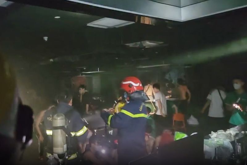 50 người kịp thời thoát nạn tại đám cháy trên đường Láng (Hà Nội)
