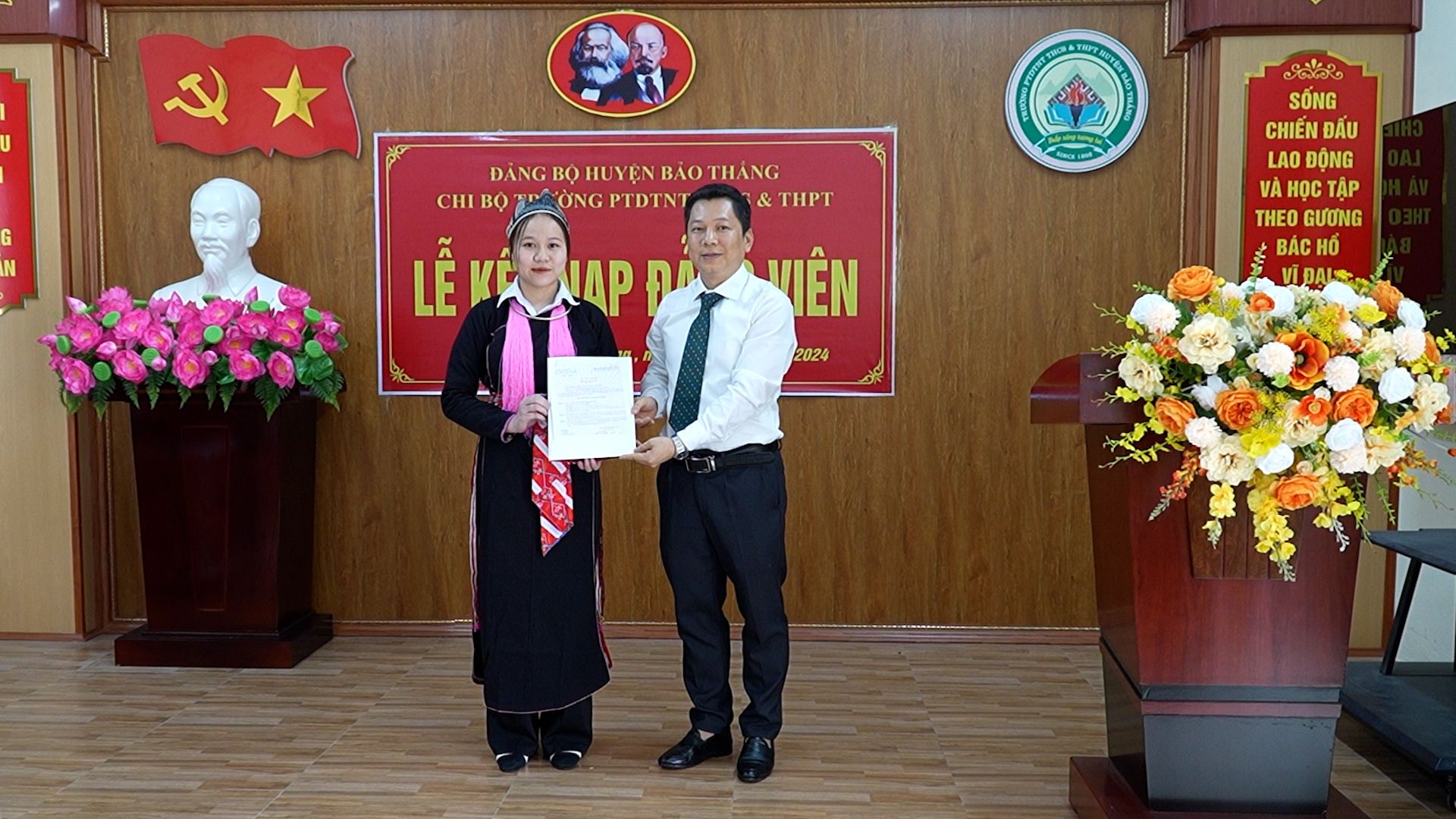 3 học sinh THPT đầu tiên của huyện Bảo Thắng được kết nạp Đảng