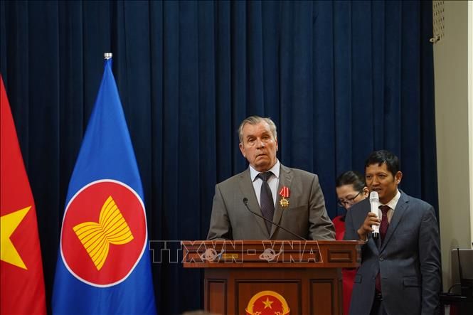 Trao tặng huân, huy chương Hữu nghị cho các thành viên Hội Hữu nghị Nga-Việt