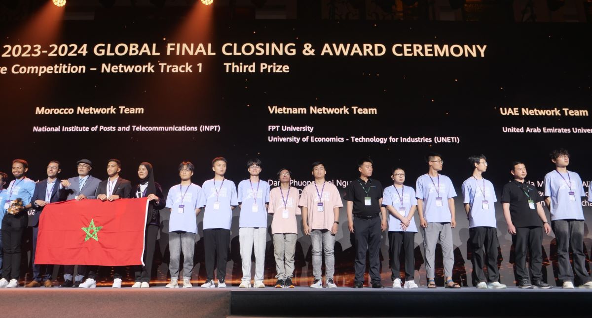 Sinh viên Việt Nam xuất sắc giành giải Ba tại Cuộc thi toàn cầu Huawei ICT Competition 2023 - 2024