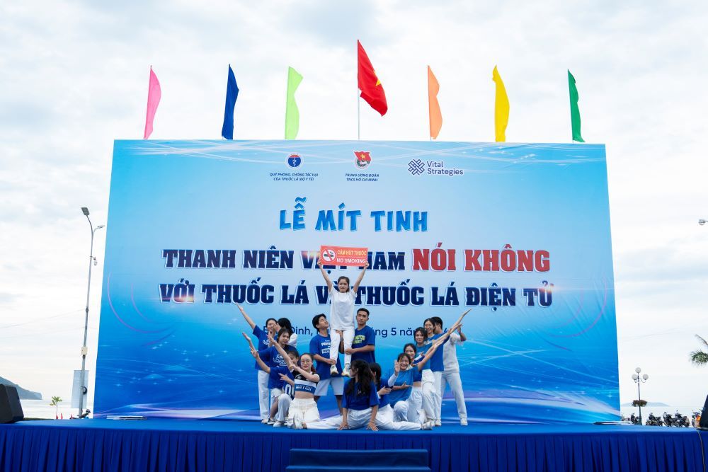 Thanh niên Việt Nam nói không với thuốc lá và thuốc lá điện tử