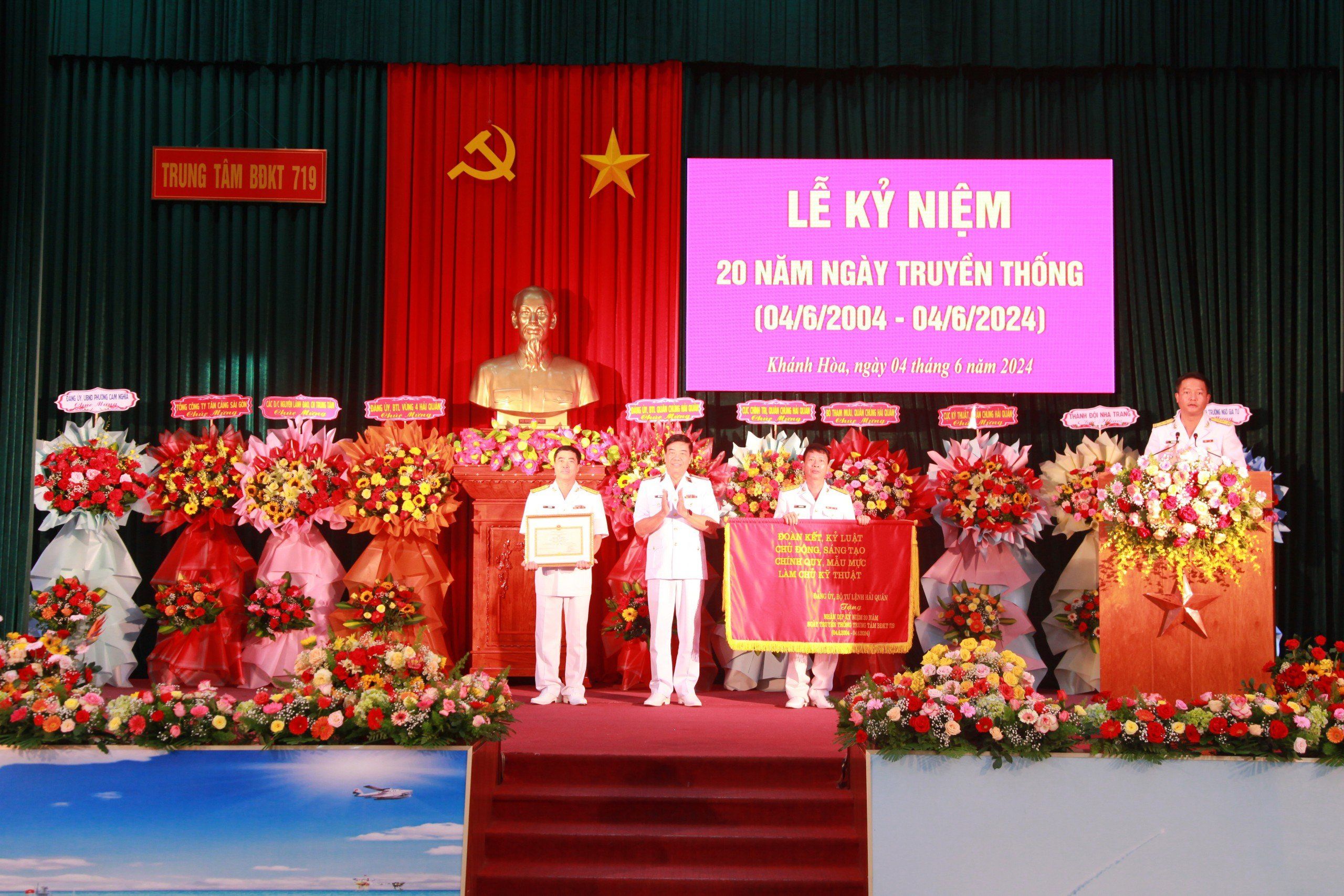 Nỗ lực phấn đấu, xứng đáng với truyền thống của Hải quân nhân dân Việt Nam
