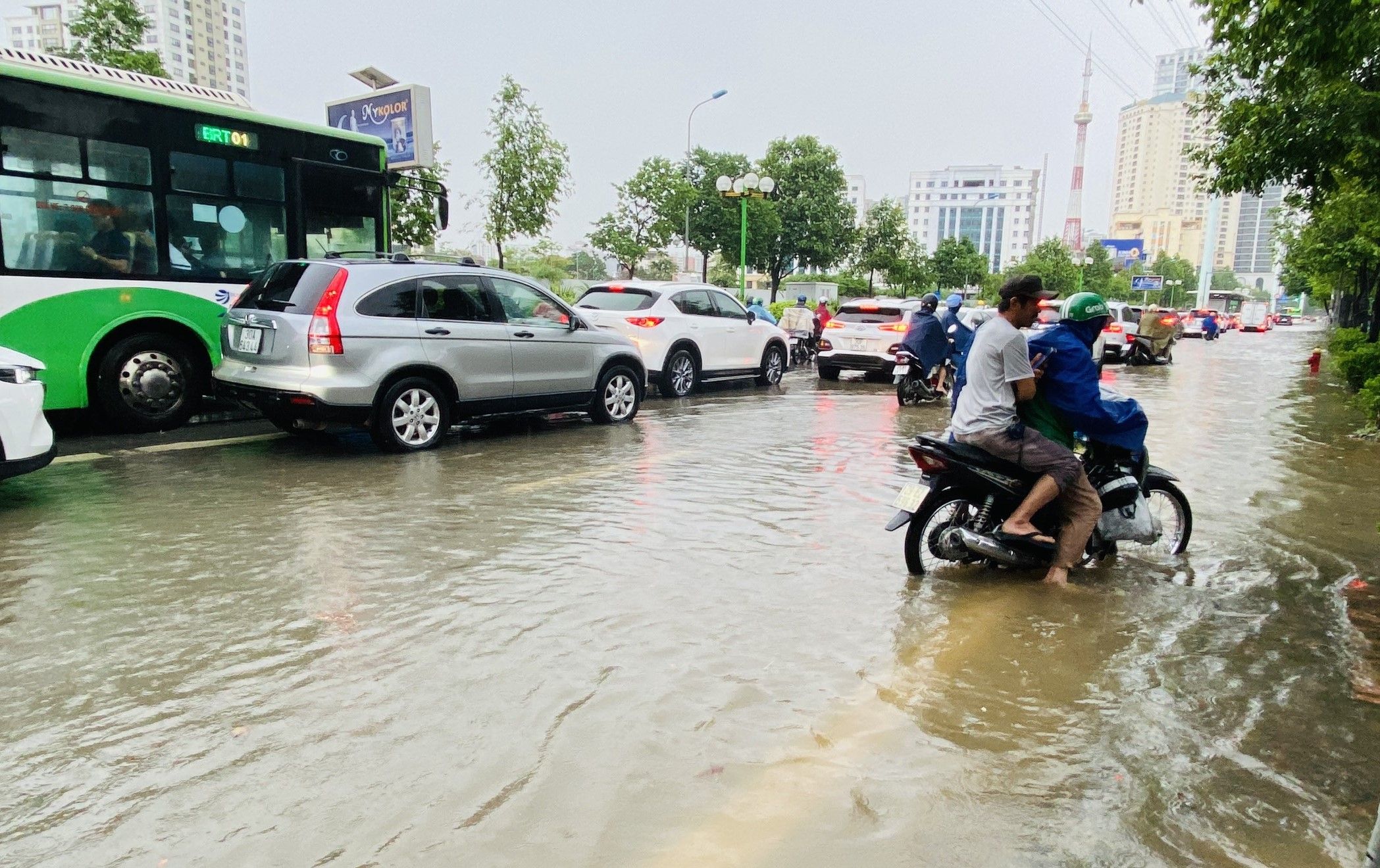 Chuyên gia lý giải nguyên nhân mưa lớn ở miền Bắc sáng 5/6