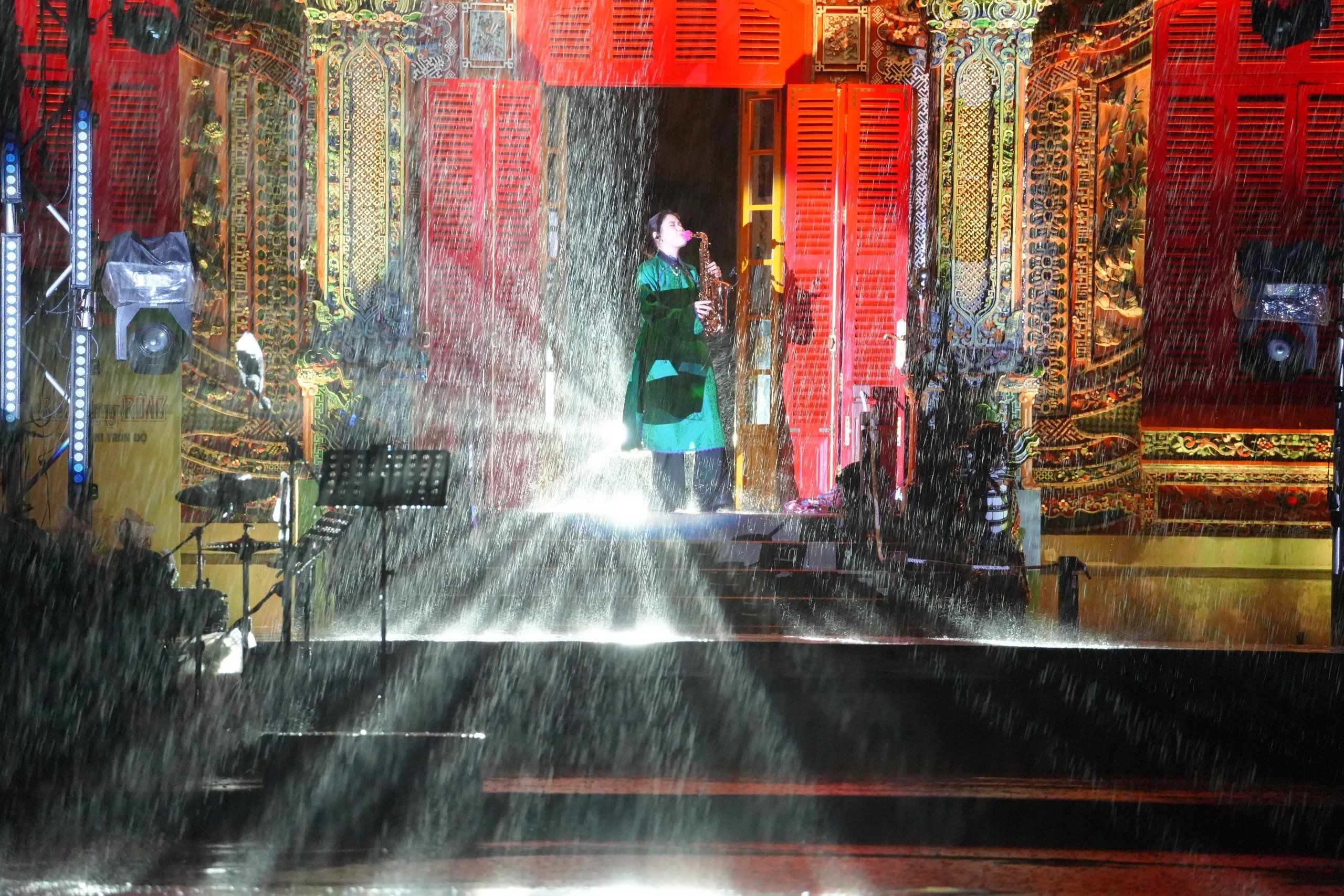Ấn tượng khó quên khi nghe nhạc Trịnh dưới trời mưa