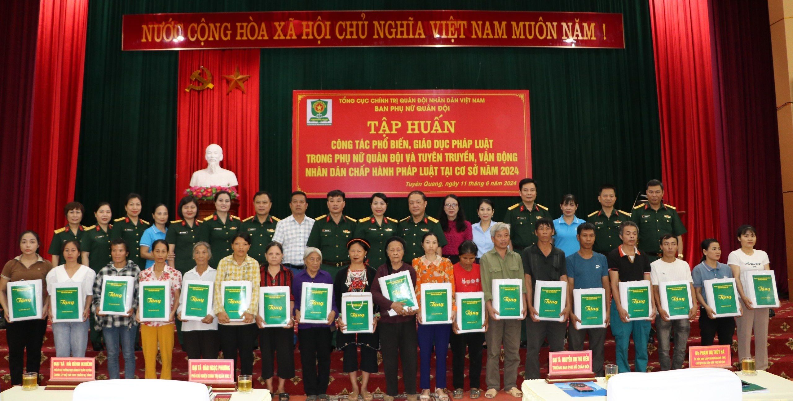Tuyên truyền, phổ biến giáo dục pháp luật cho quân và dân tỉnh Tuyên Quang