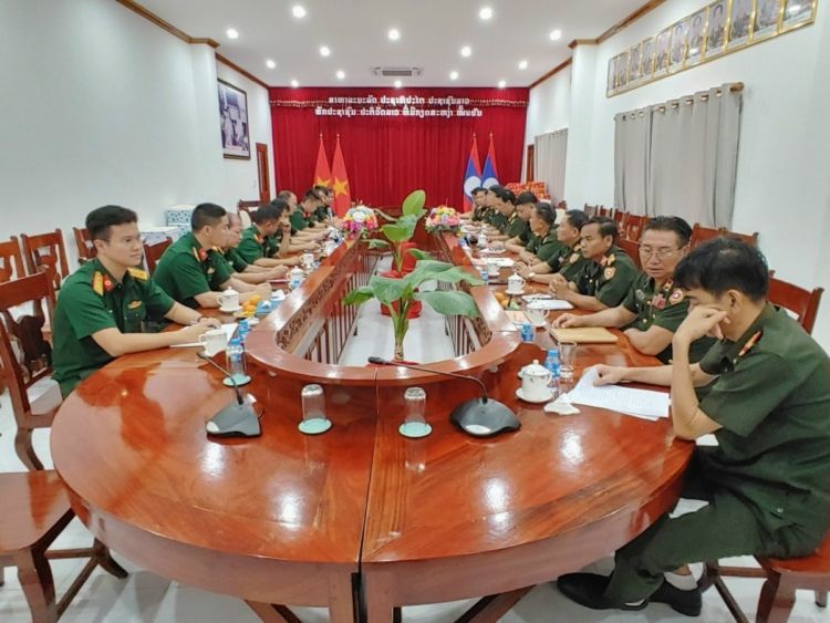Bộ CHQS Điện Biên và Luông Pha Băng (Lào) trao đổi thông tin về nhiệm vụ quân sự, quốc phòng