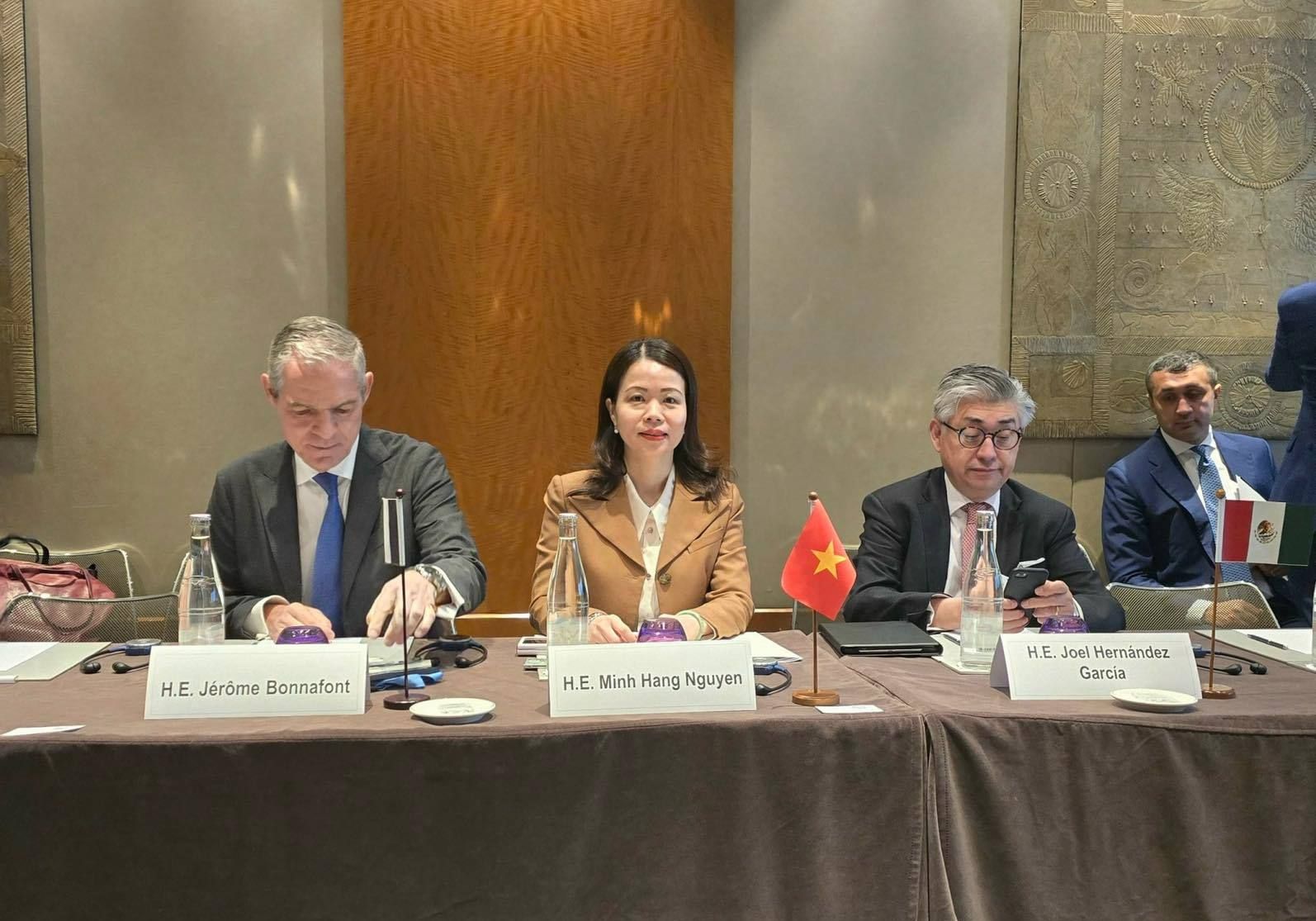 Việt Nam tham dự Diễn đàn Lãnh đạo toàn cầu 