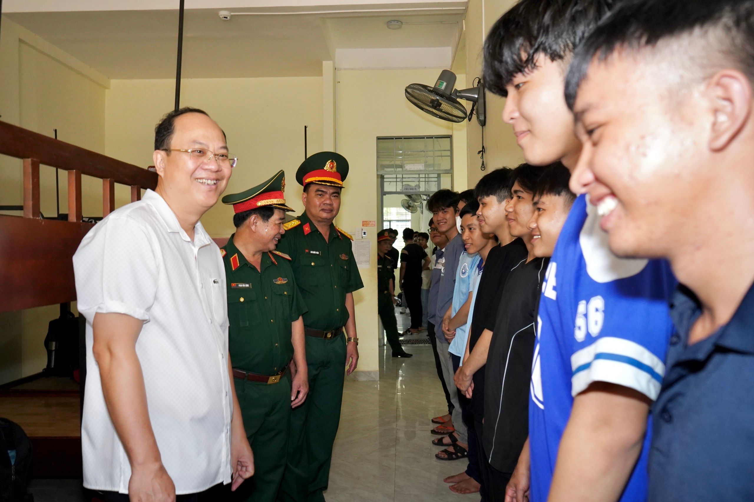Đoàn công tác Thành ủy TP. Hồ Chí Minh thăm, làm việc tại Trường Quân sự Bộ Tư lệnh TP