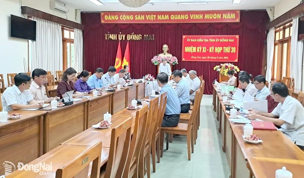 Cách chức Phó Bí thư Huyện ủy đối với Chủ tịch UBND huyện Nhơn Trạch (Đồng Nai)