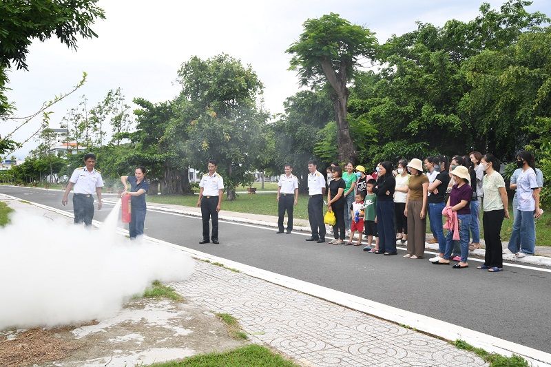 Vùng 5 Hải quân tập huấn phòng cháy, chữa cháy