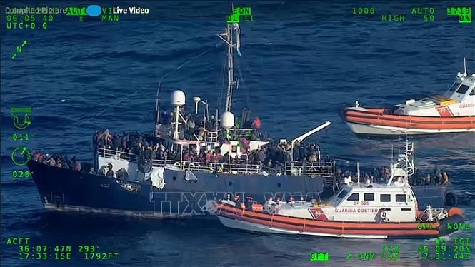 Chìm tàu ngoài khơi Italy: Gần 80 người chết và mất tích