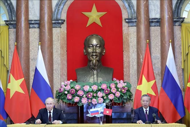Chủ tịch nước Tô Lâm và Tổng thống Liên bang Nga Vladimir Putin gặp gỡ báo chí