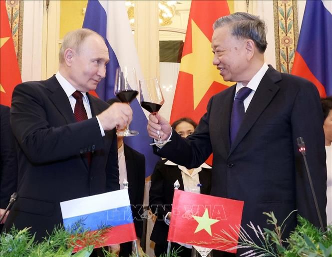 Chủ tịch nước Tô Lâm chủ trì chiêu đãi trọng thể Tổng thống Liên bang Nga Vladimir Putin 