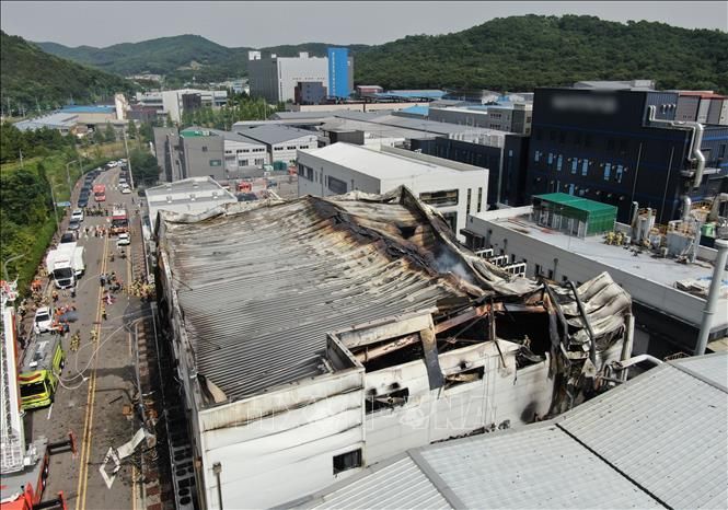 Tìm thấy 20 thi thể trong vụ cháy nhà máy pin tại Hàn Quốc 