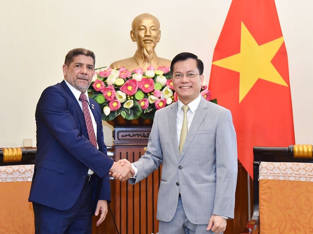 Việt Nam coi trọng phát triển quan hệ với Dominica