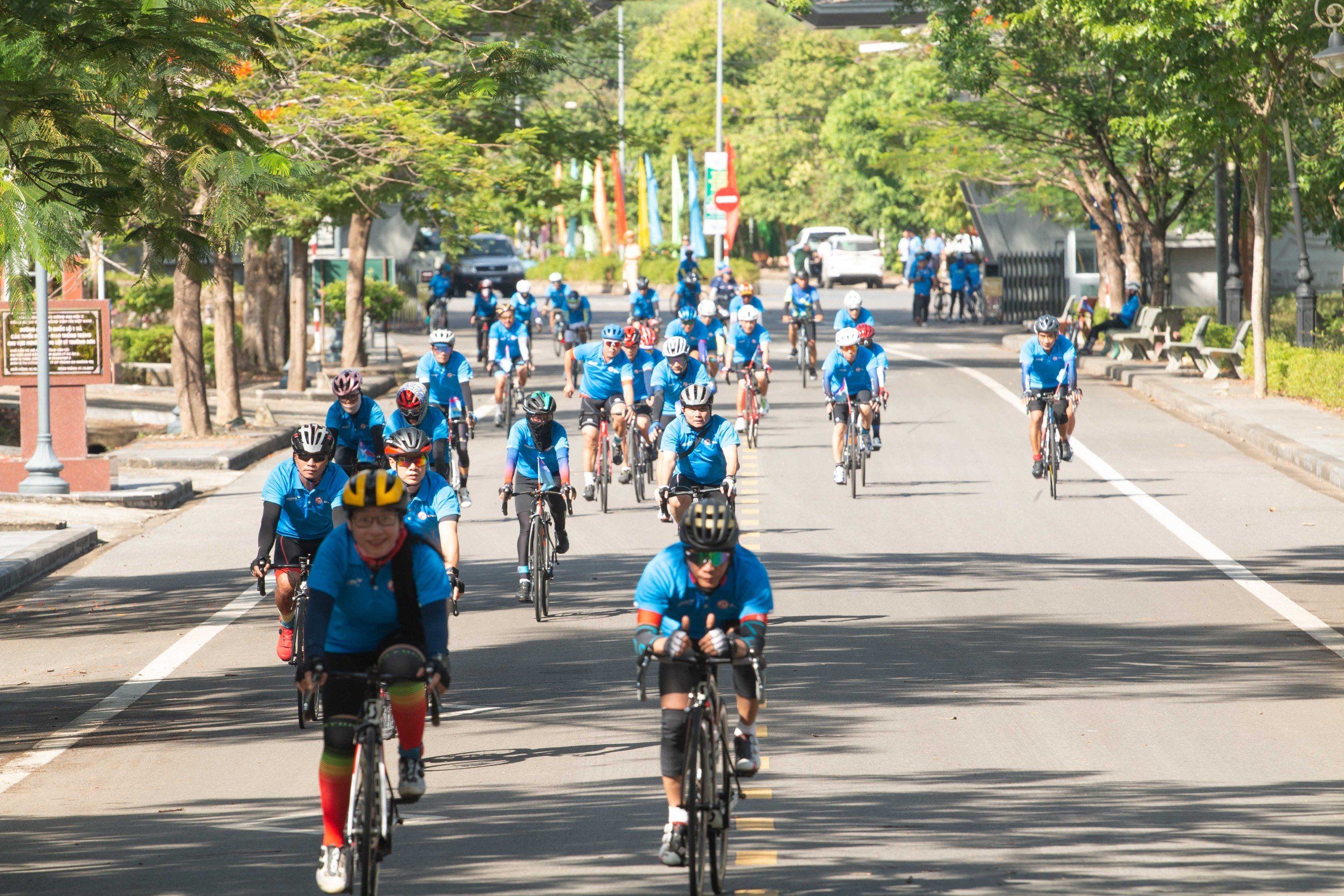Khai hội đạp xe “Vì hòa bình”