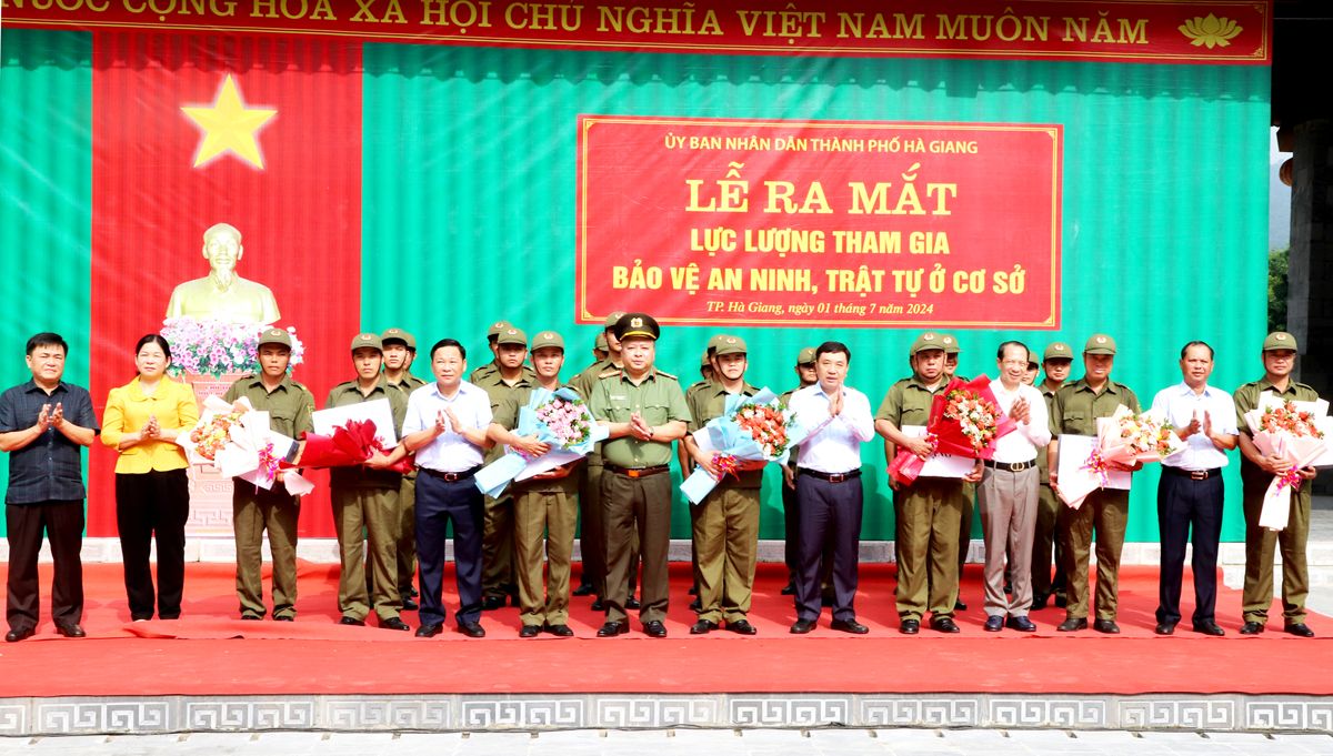 Hà Giang: Ra mắt lực lượng tham gia bảo vệ an ninh trật tự ở cơ sở