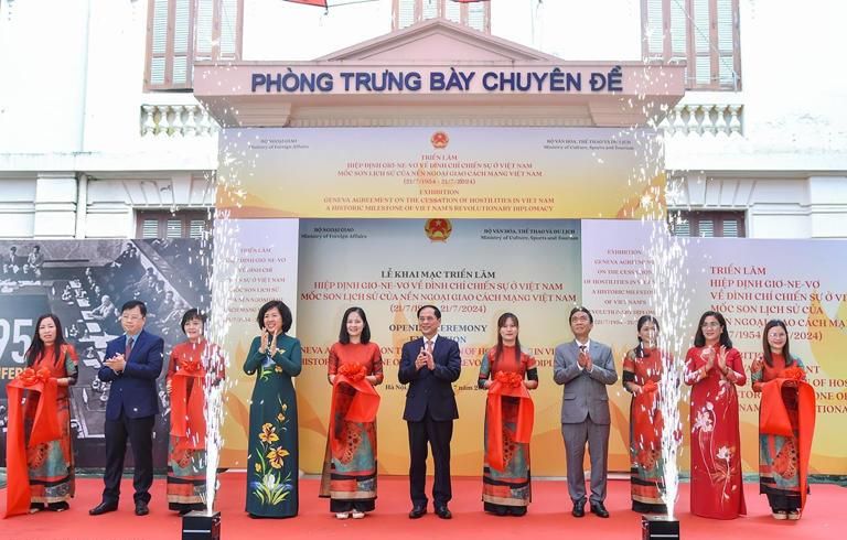 Khai mạc triển lãm Hiệp định Geneva về đình chỉ chiến sự ở Việt Nam