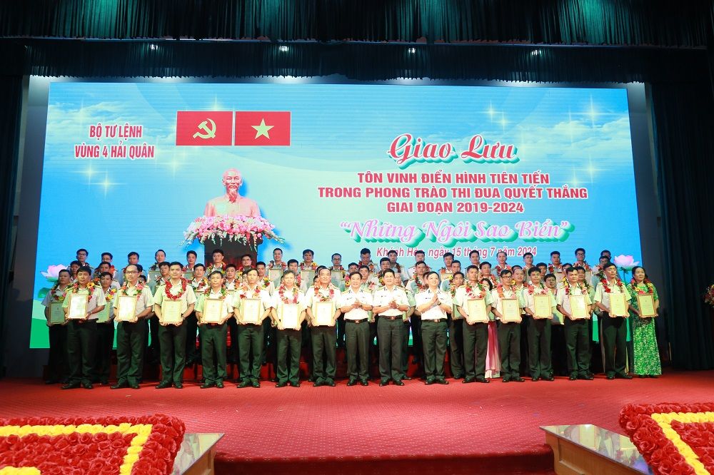 Vùng 4 Hải quân giao lưu, tôn vinh điển hình tiên tiến