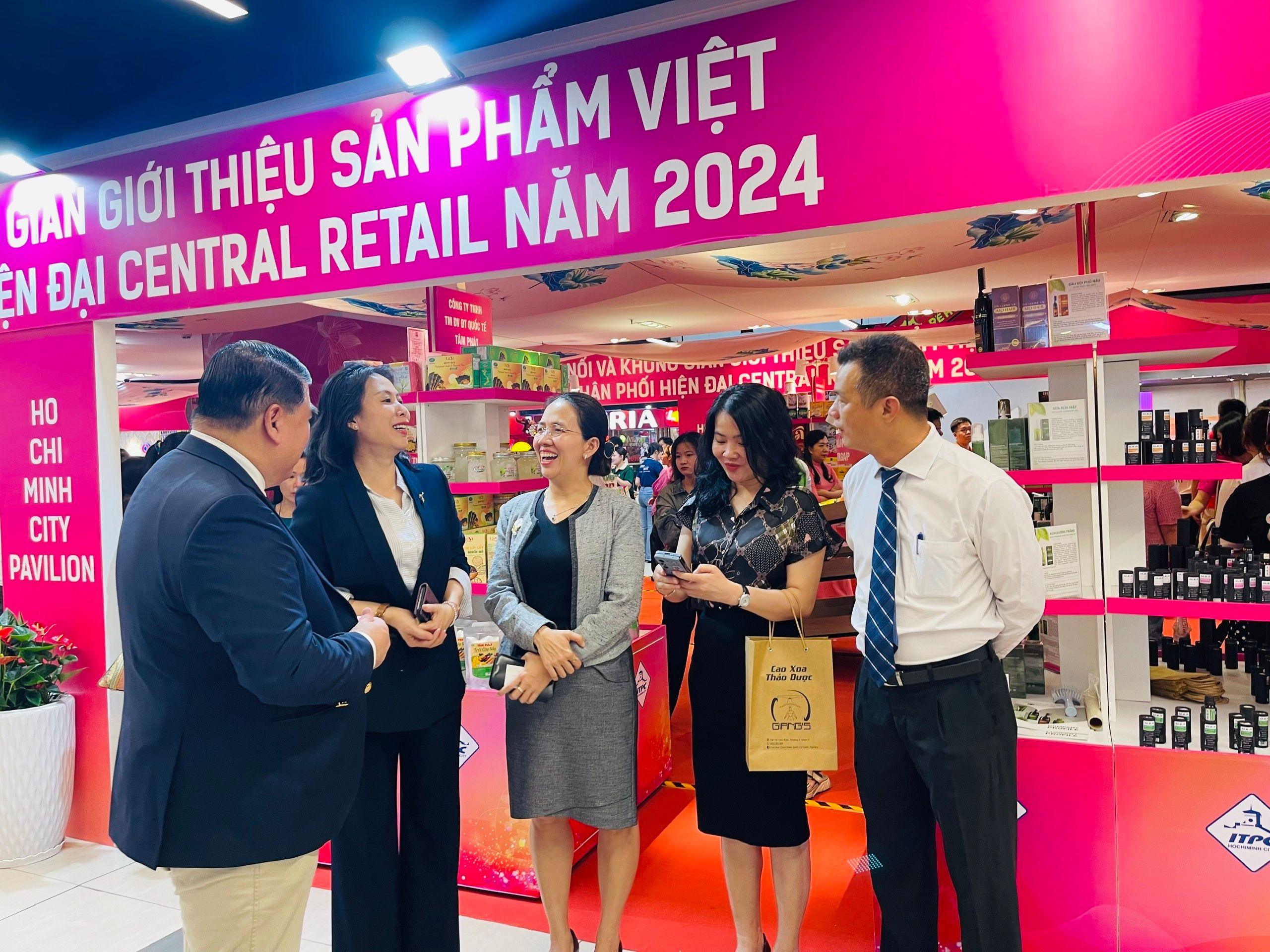 Kết nối sản phẩm Việt tại hệ thống phân phối hiện đại Central Retail 