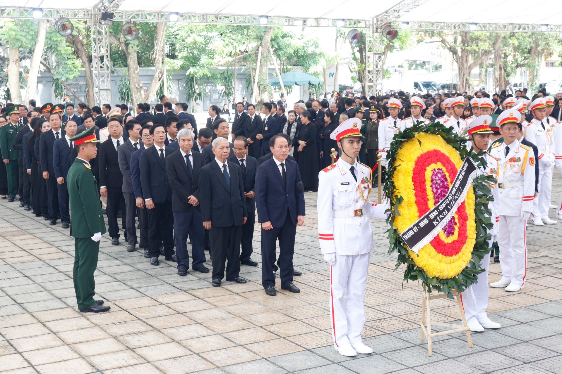 Đoàn các bộ, ngành, địa phương viếng Tổng Bí thư Nguyễn Phú Trọng